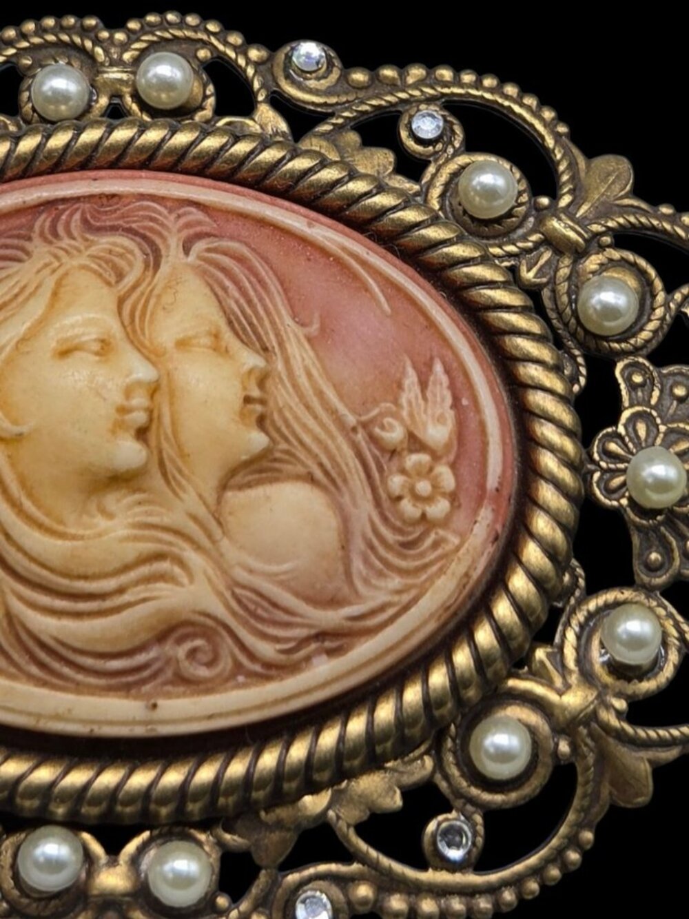 VTG Hidden Heart Two Sisters Cameo Brooch Filigree Faux Pearls Rhinestones - Picture 11 of 12